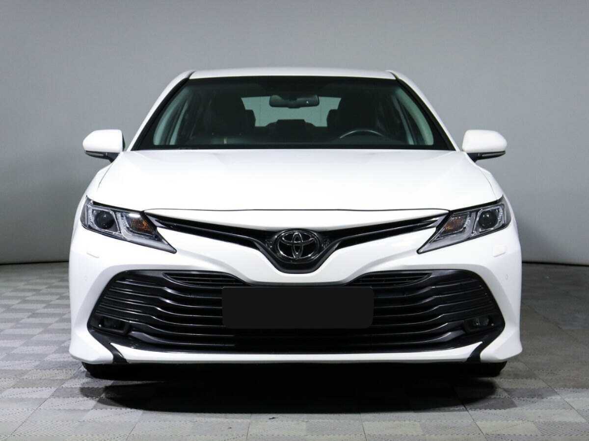 Toyota Camry, 2018 - фото №2