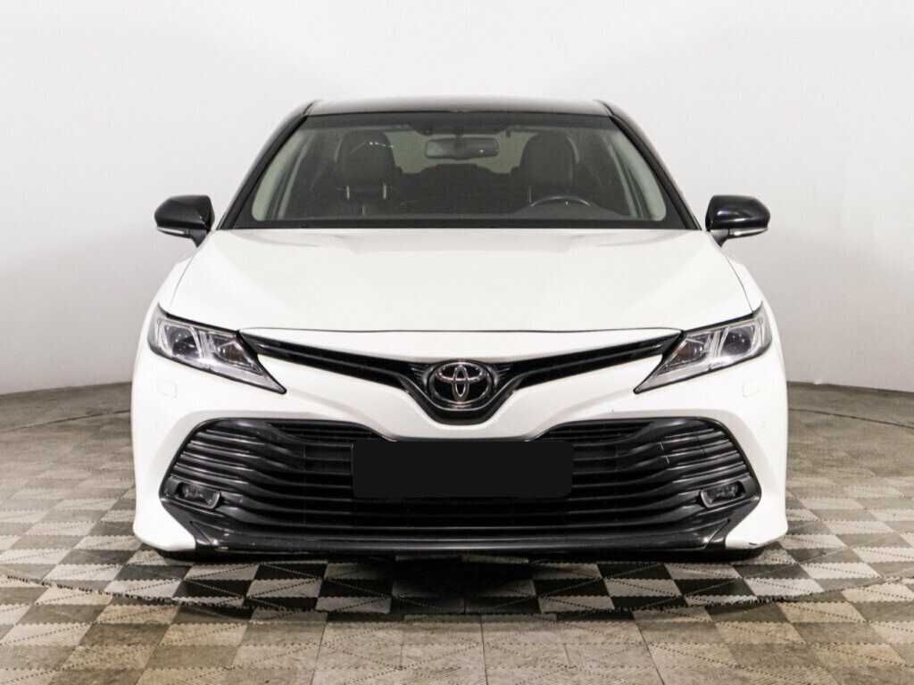 Toyota Camry, 2020 - фото №2