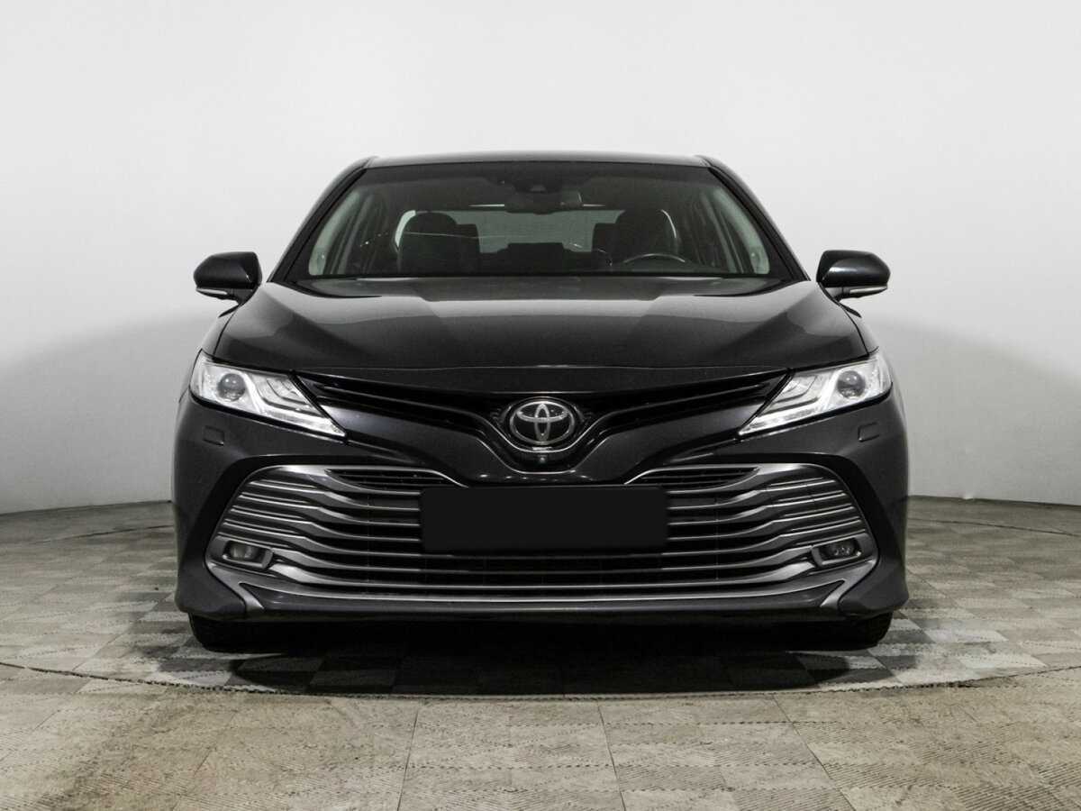 Toyota Camry, 2018 - фото №2