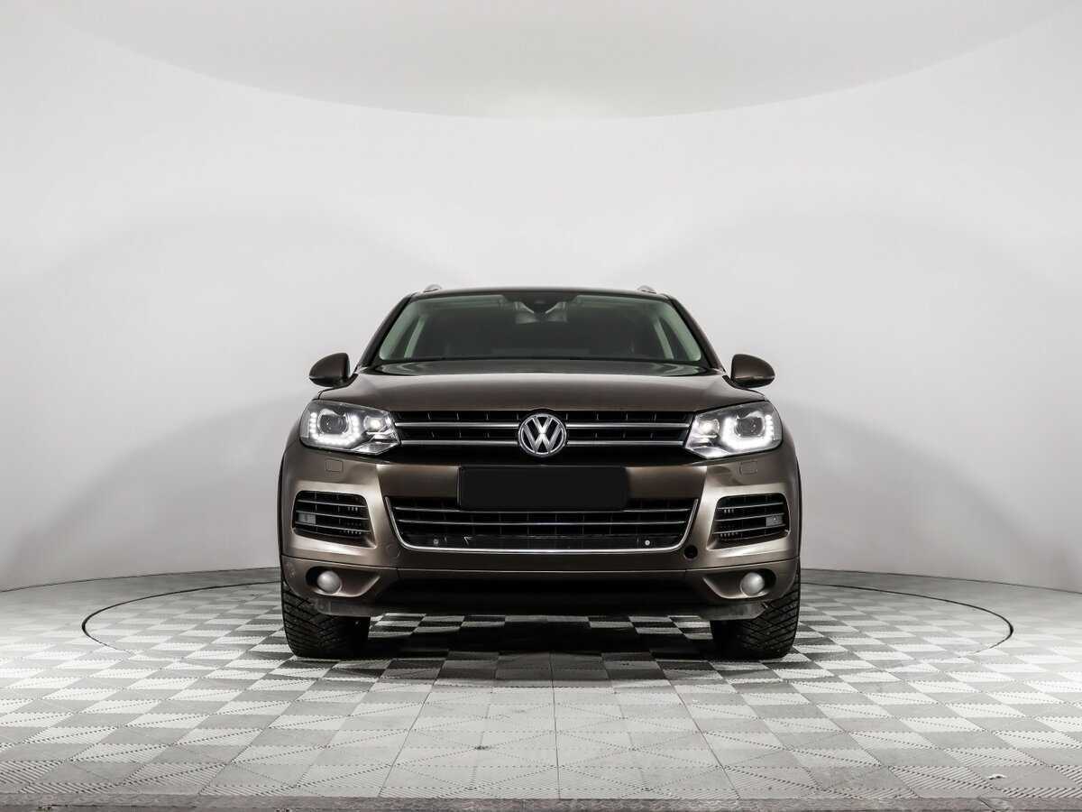 Volkswagen Touareg, 2012 - фото №2