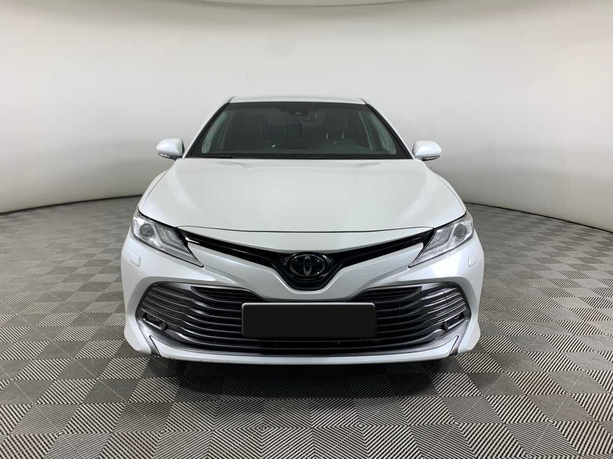 Toyota Camry, 2020 - фото №2