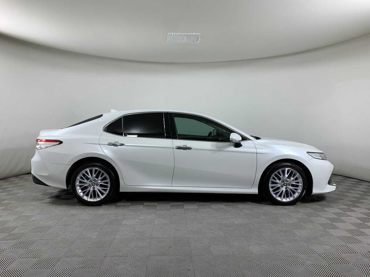 Toyota Camry, 2020 - фото №4