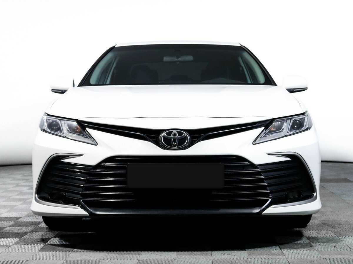 Toyota Camry, 2021 - фото №2