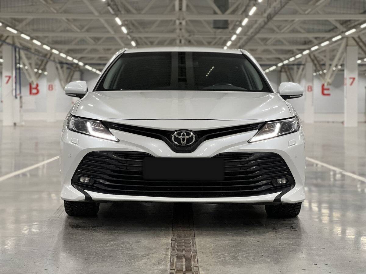 Toyota Camry, 2021 - фото №2