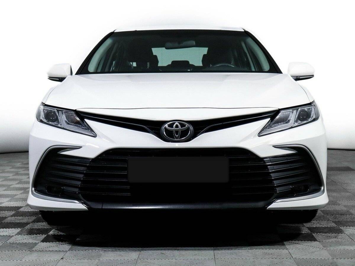 Toyota Camry, 2021 - фото №2