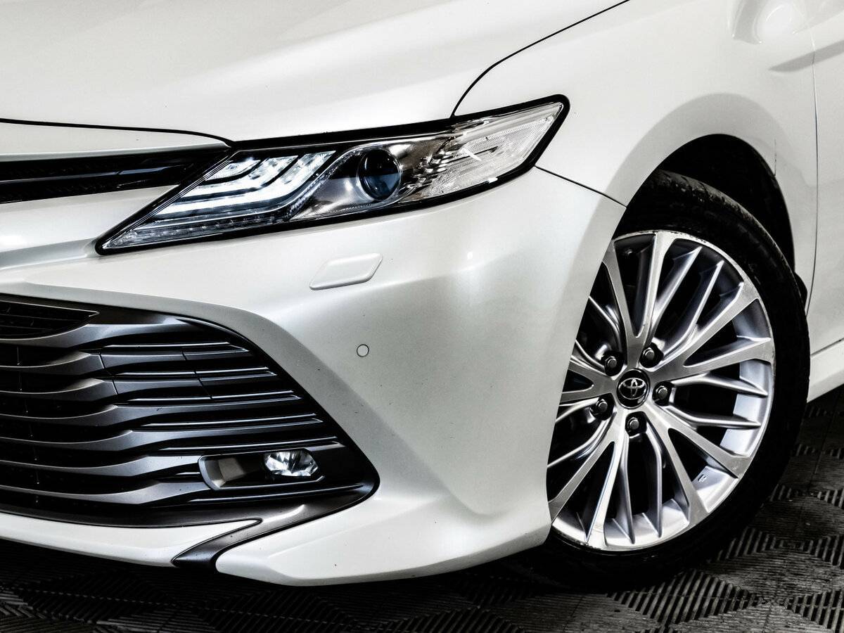 Toyota Camry, 2018 - фото №3