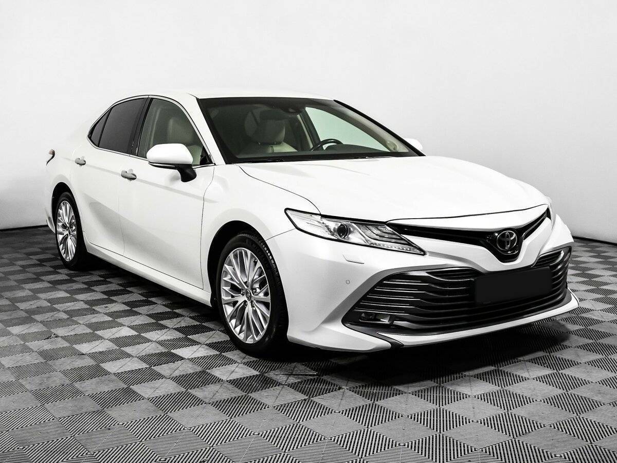 Toyota Camry, 2020 - фото №3
