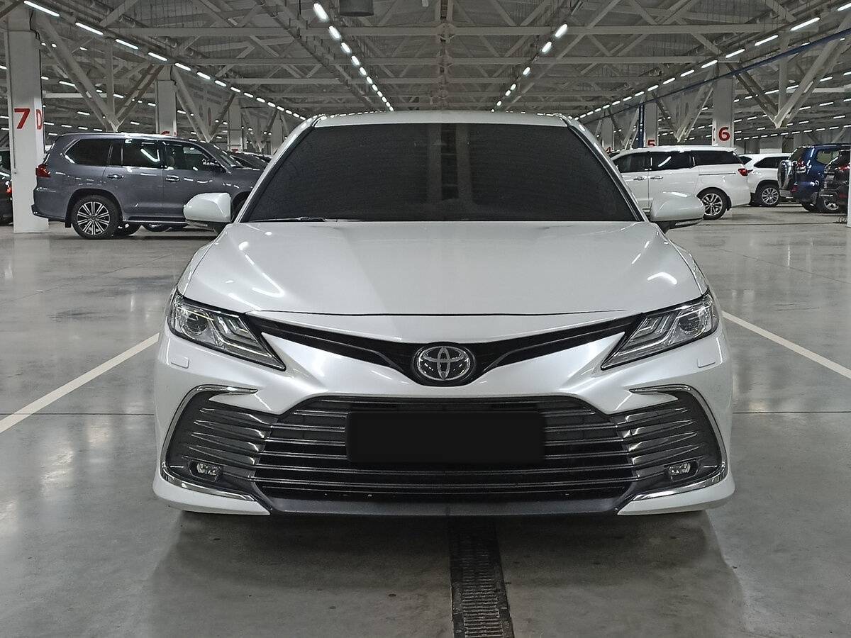 Toyota Camry, 2021 - фото №2