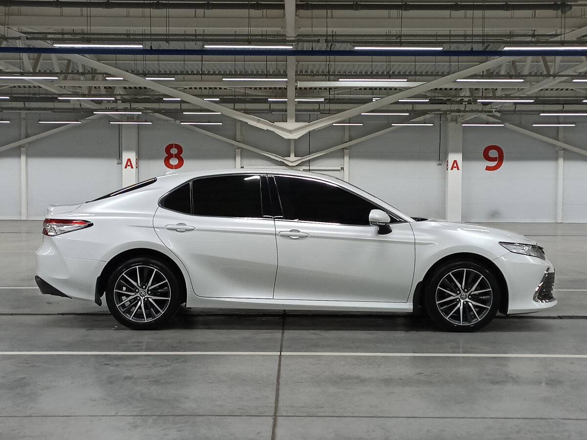 Toyota Camry, 2021 - фото №4