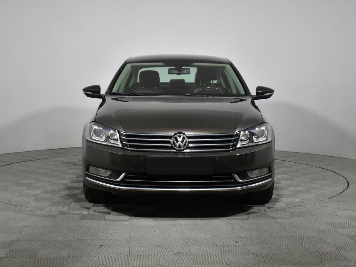 Volkswagen Passat, 2012 - фото №2