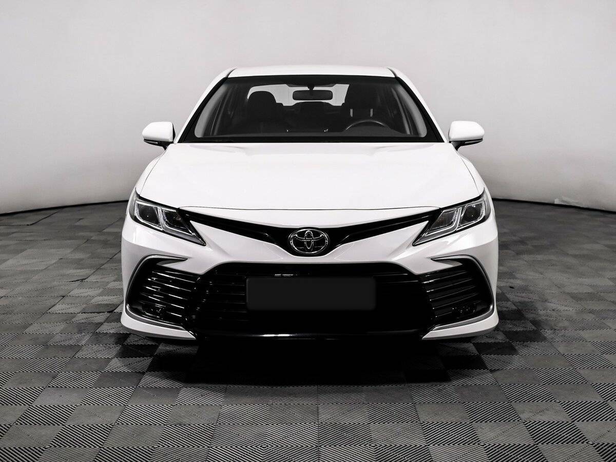 Toyota Camry, 2021 - фото №2