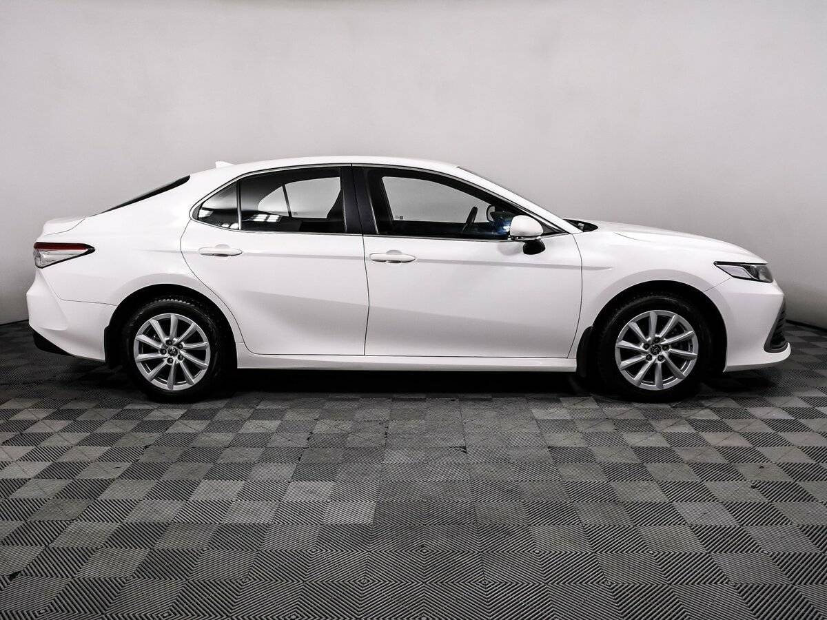 Toyota Camry, 2021 - фото №4