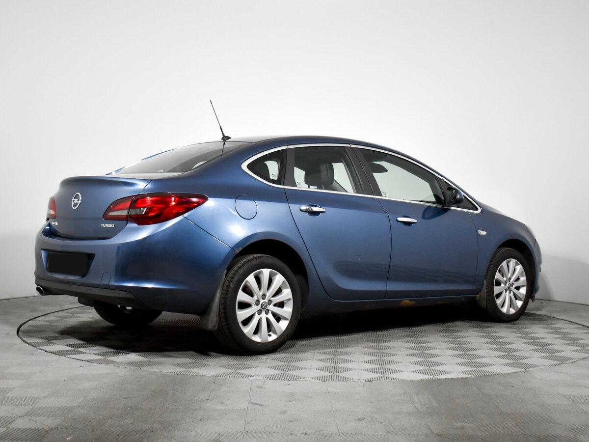 Opel Astra J Рестайлинг, 2013 - фото №4