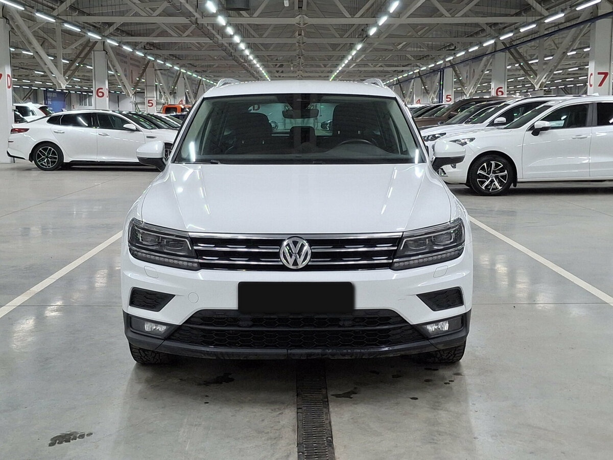 Volkswagen Tiguan II, 2020 - фото №2