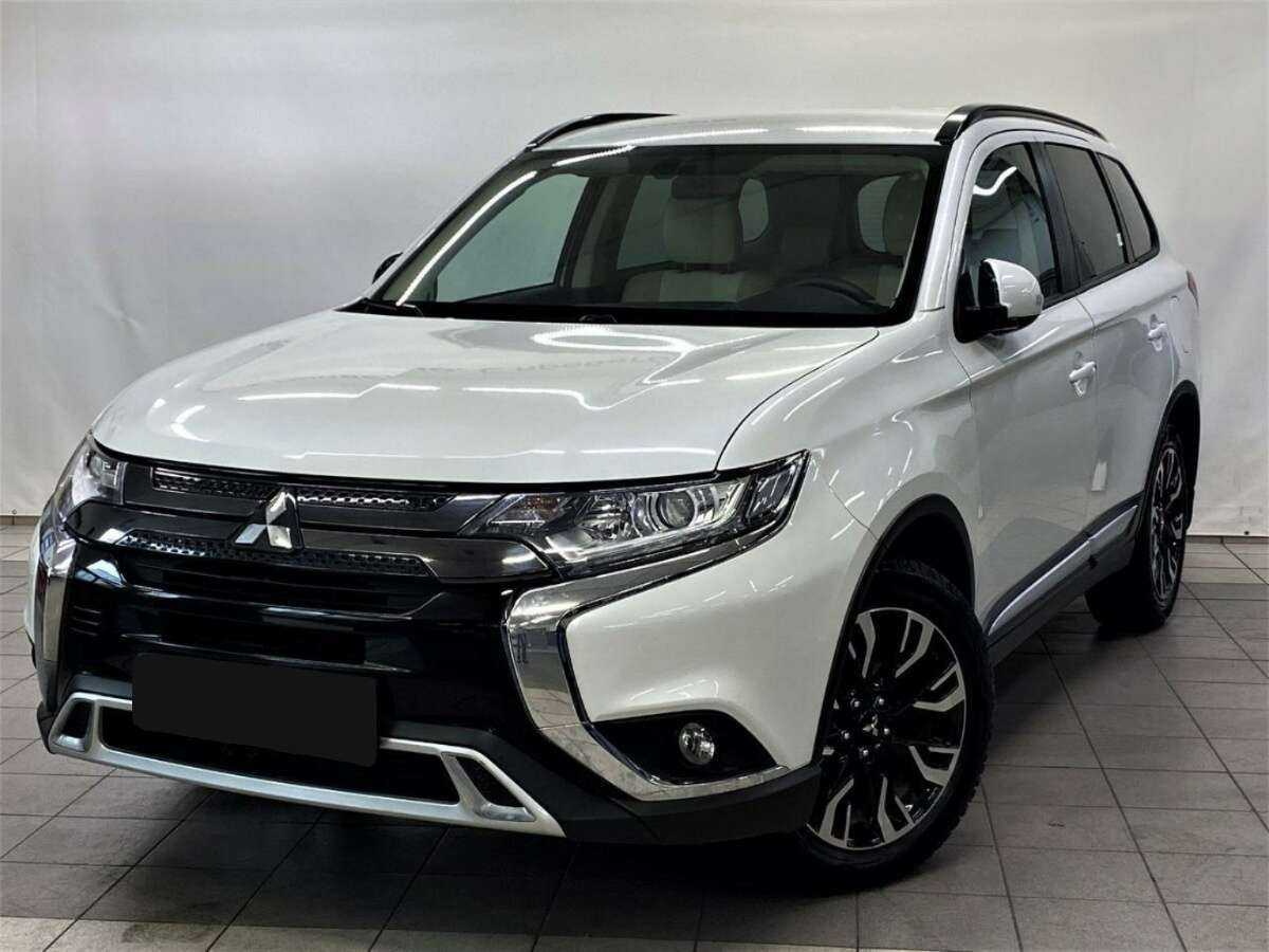 Mitsubishi Outlander, 2021 - фото №1