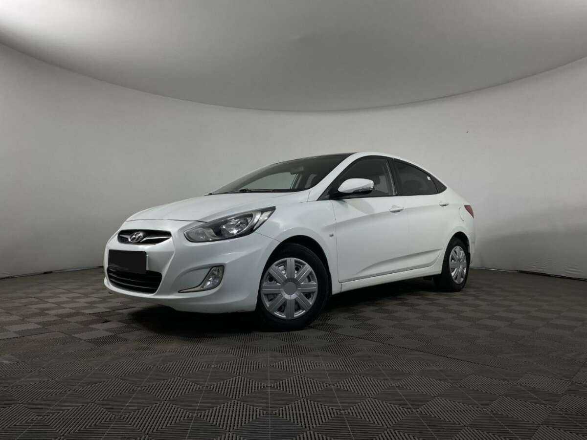 Hyundai Solaris, 2012 - фото №1
