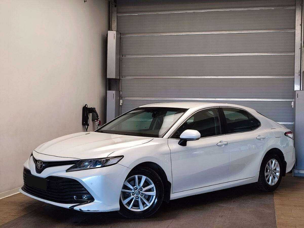 Toyota Camry, 2018 - фото №1