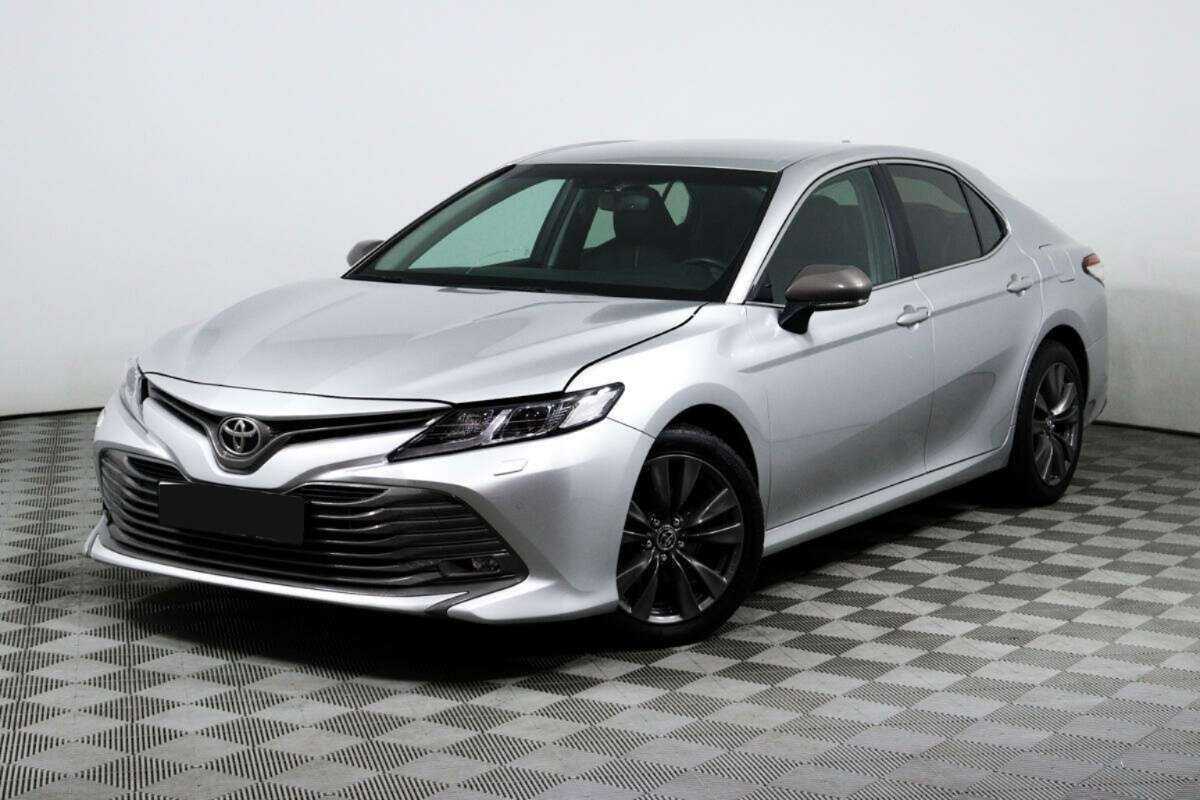 Toyota Camry, 2018 - фото №1