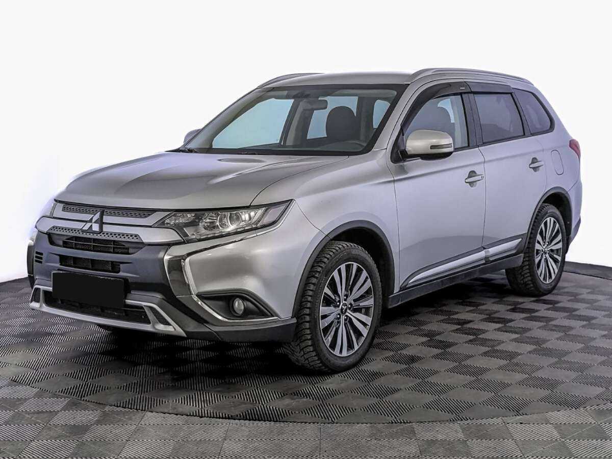 Mitsubishi Outlander, 2020 - фото №1