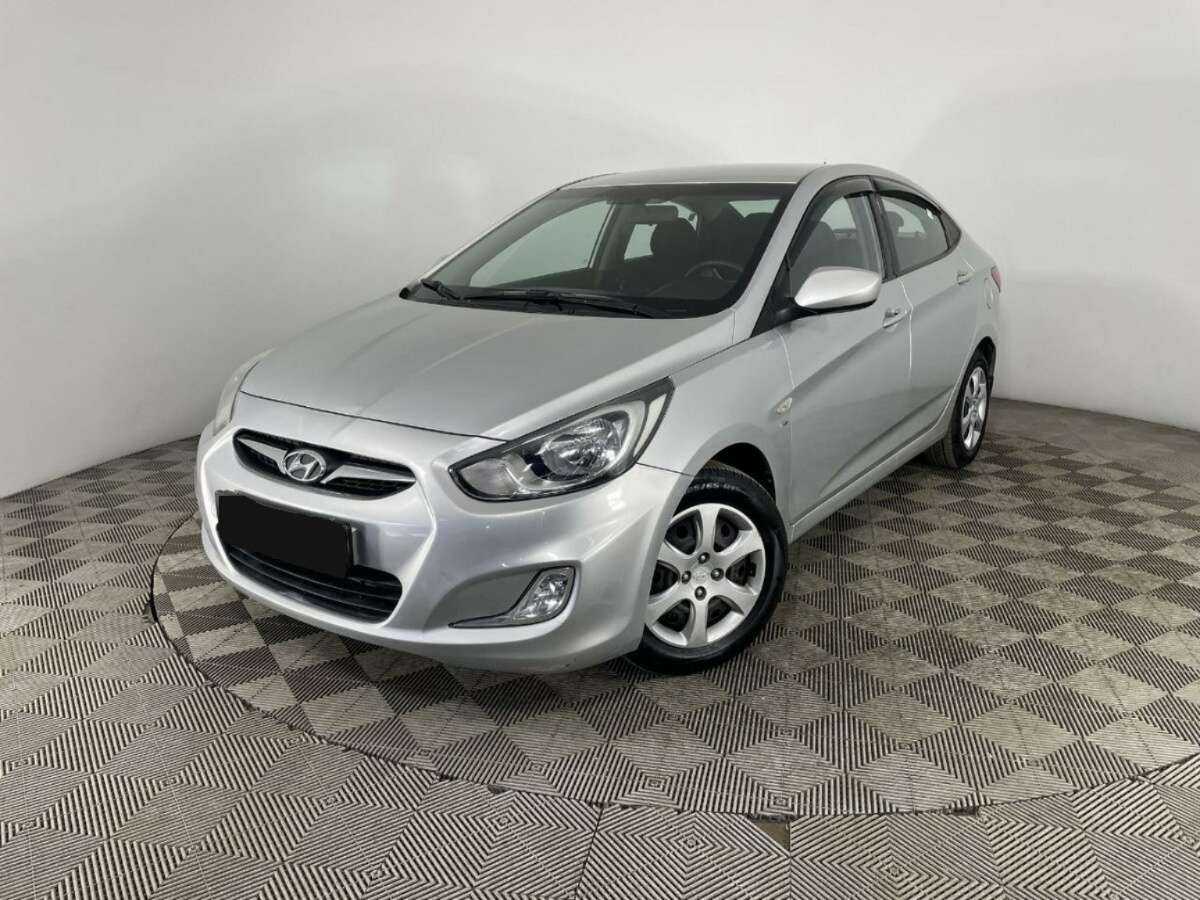 Hyundai Solaris, 2012 - фото №1
