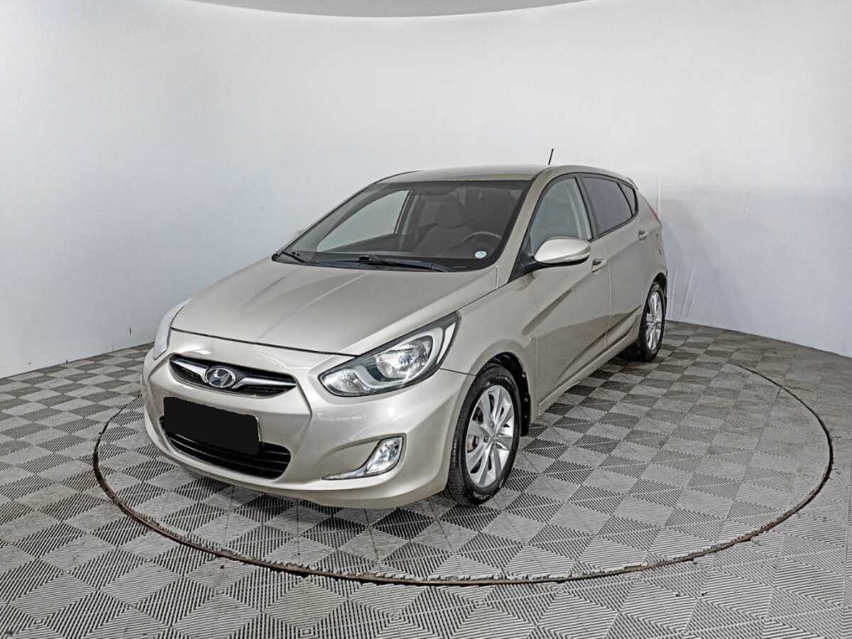 Hyundai Solaris, 2012 - фото №1